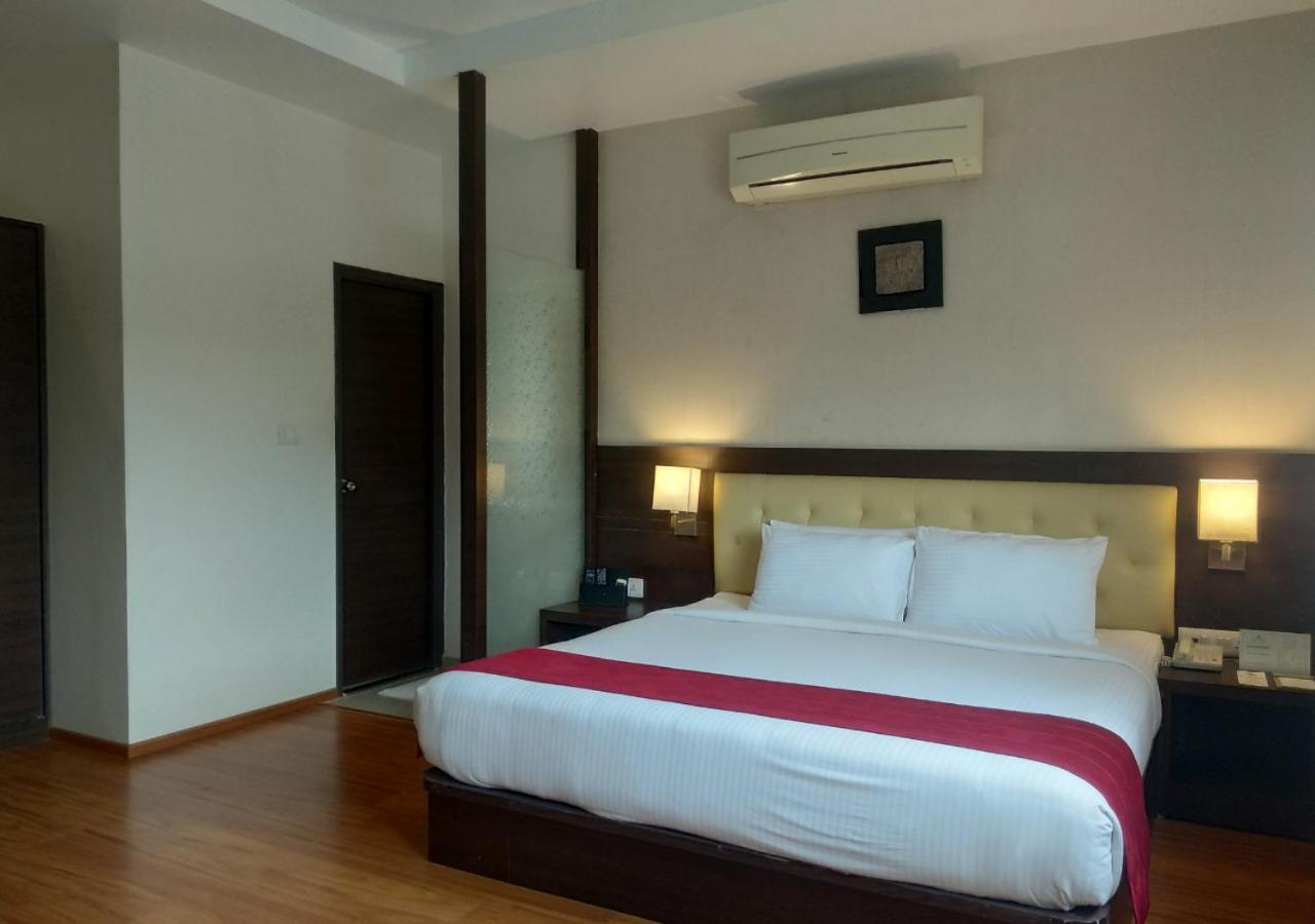 Отель Grand Arcadia Tiruchirappalli Экстерьер фото