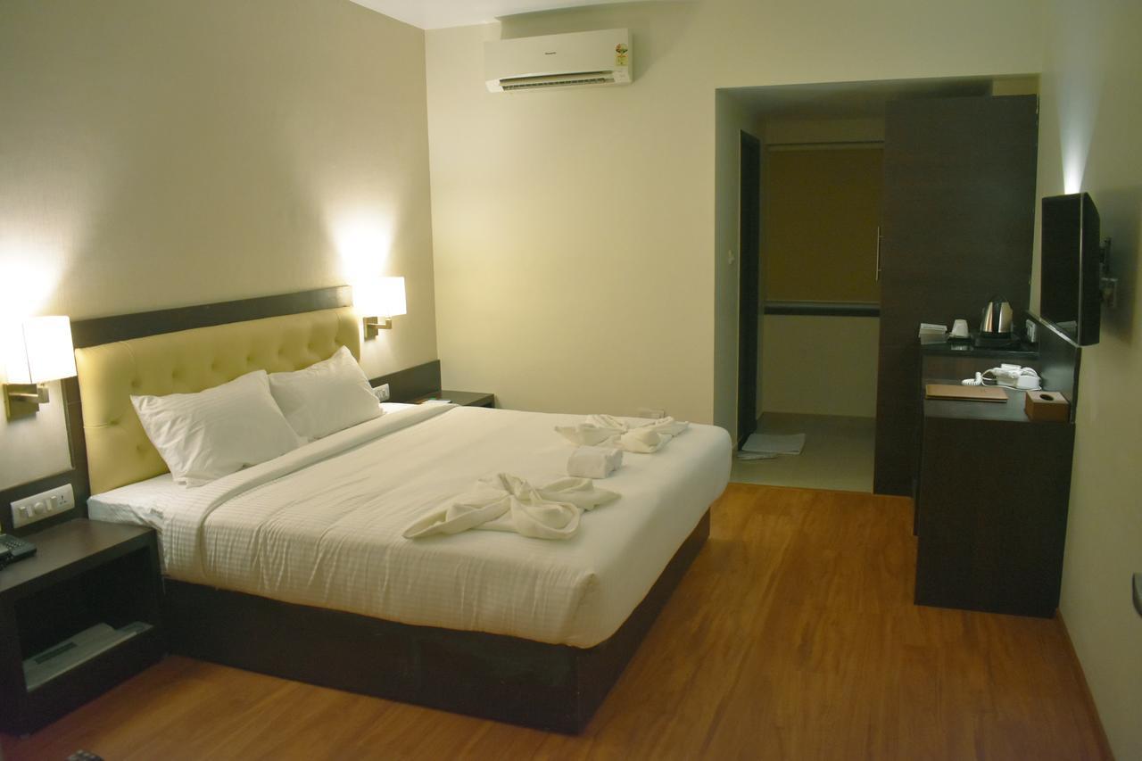 Отель Grand Arcadia Tiruchirappalli Экстерьер фото